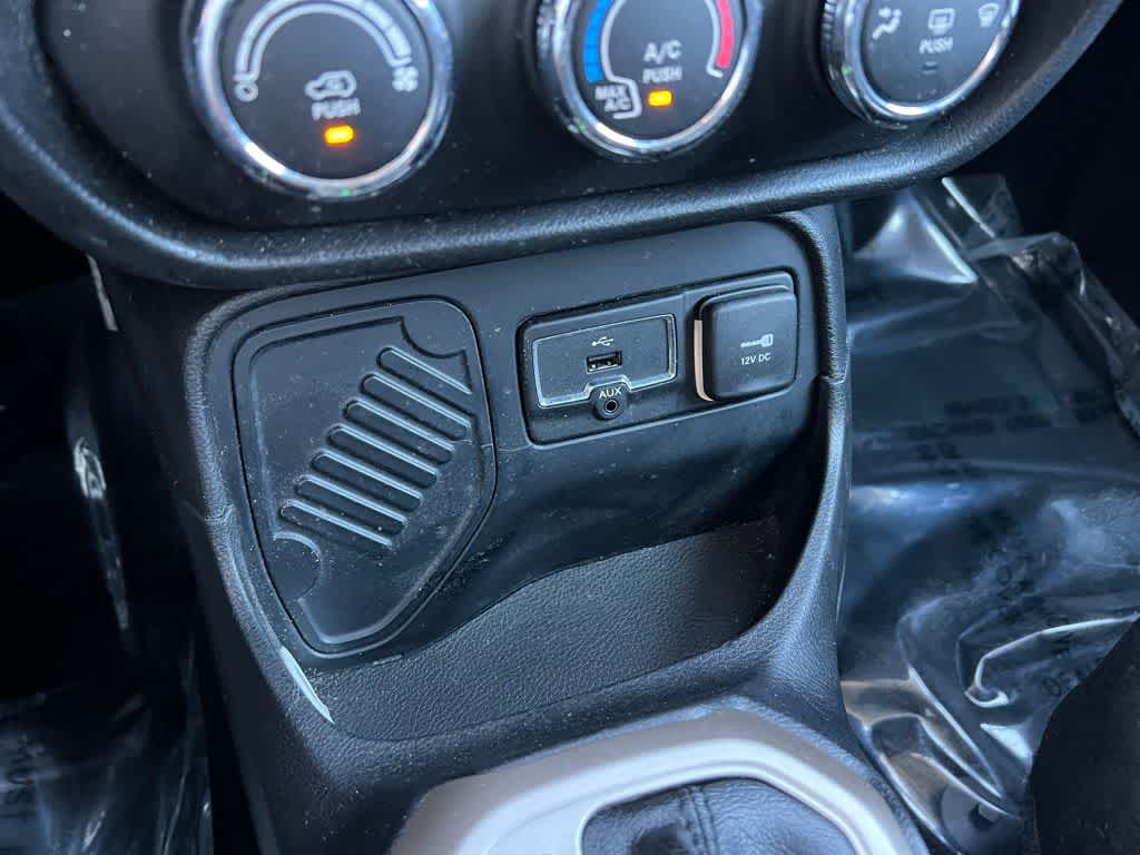 Thumbnail: 2015 Jeep Renegade - 26