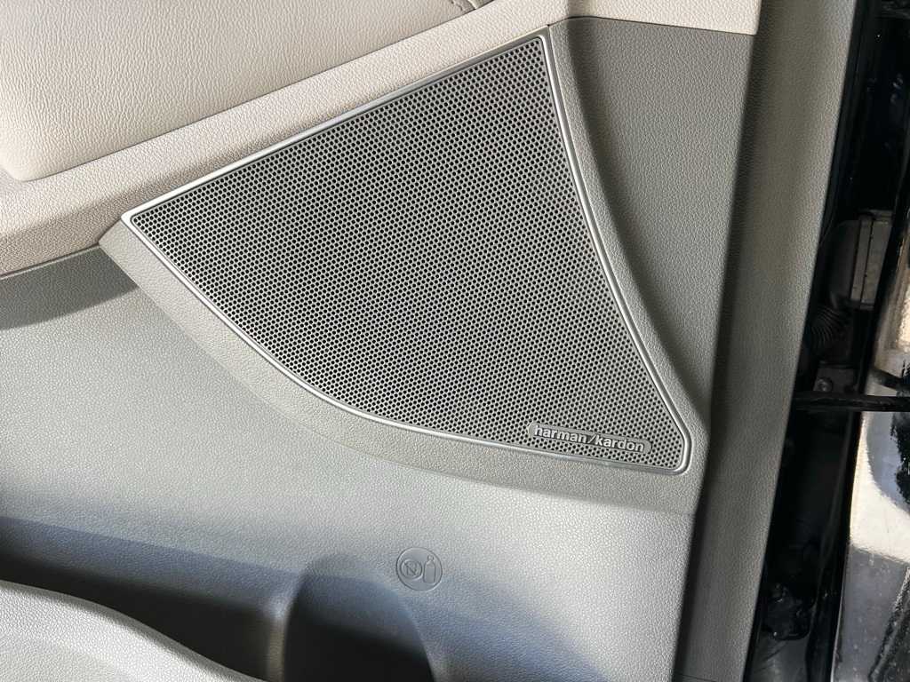 Thumbnail: 2019 Kia Sorento - 18