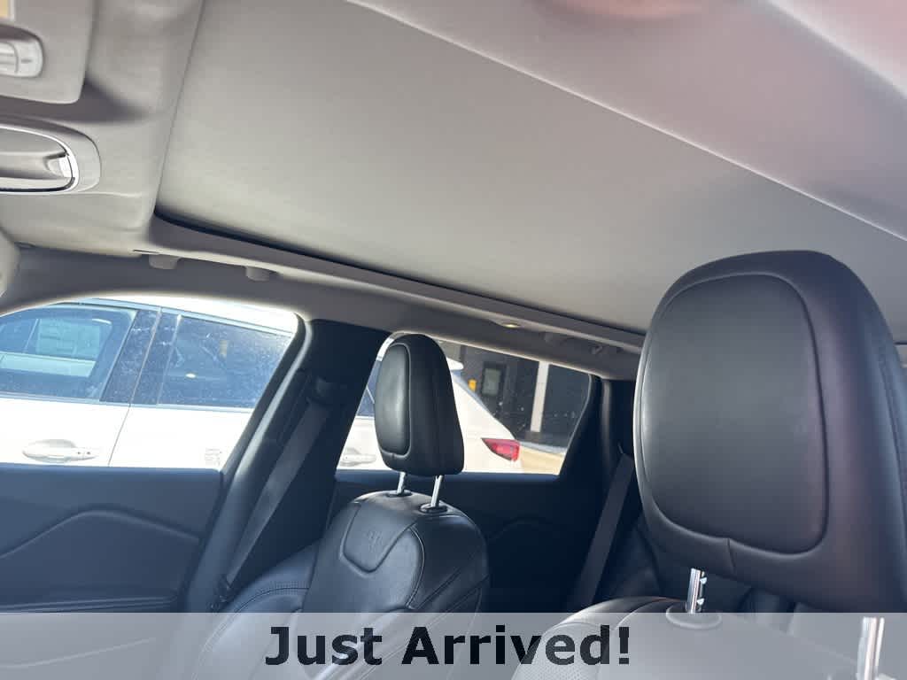 Thumbnail: 2019 Jeep Cherokee - 7