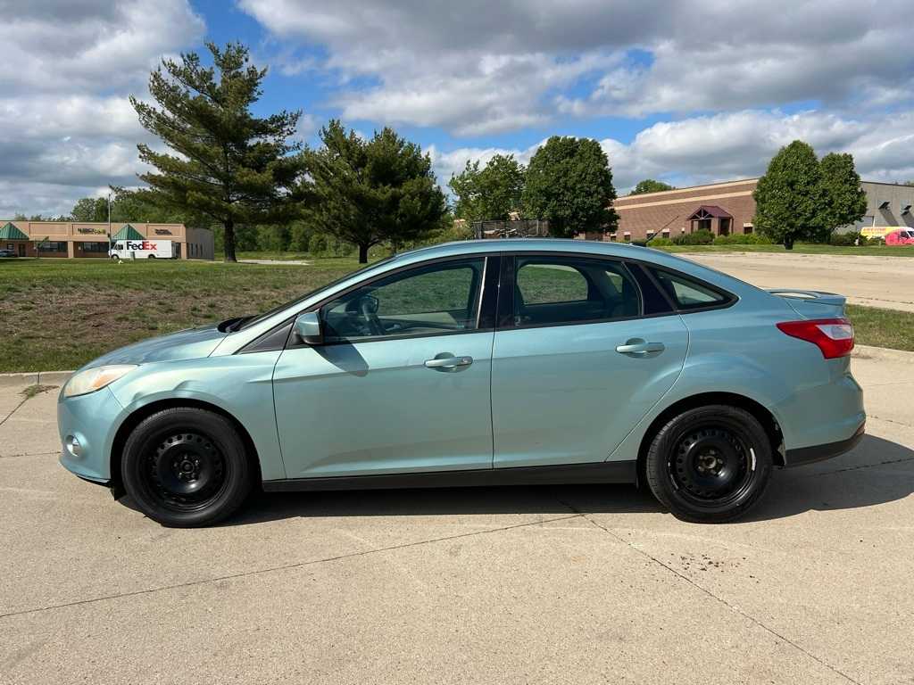 2012 Ford Focus SE 2