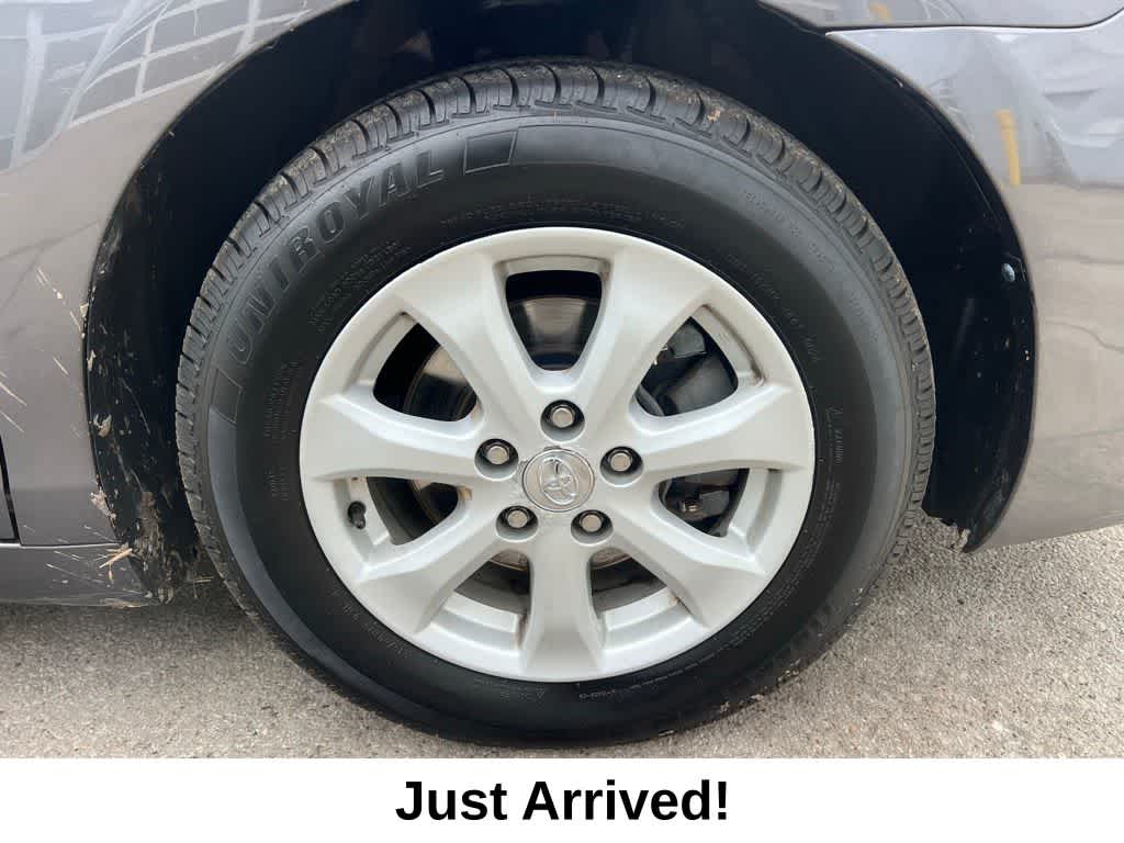 Thumbnail: 2011 Toyota Camry - 13