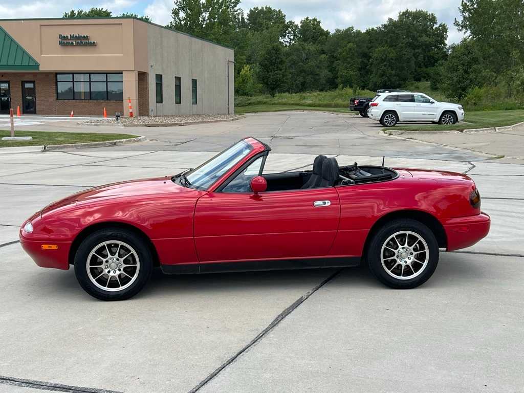 Thumbnail: 1995 Mazda MX-5 Miata - 3