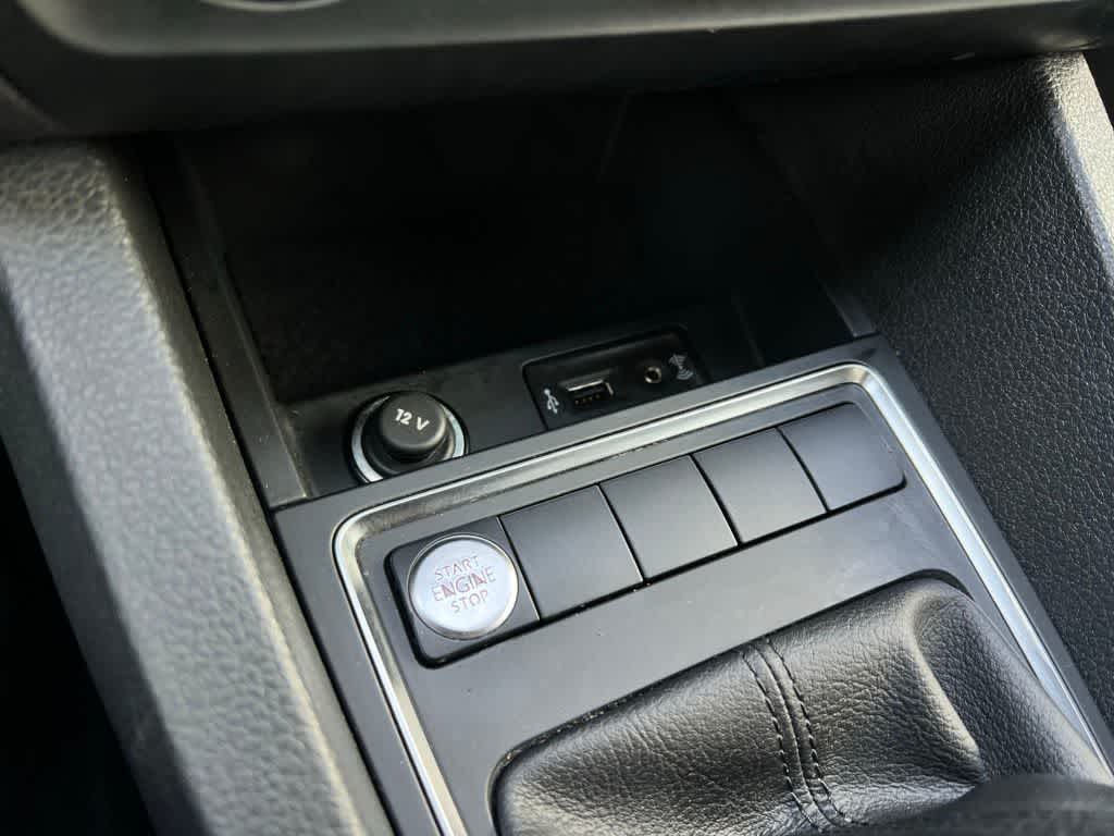 Thumbnail: 2017 Volkswagen Jetta - 40