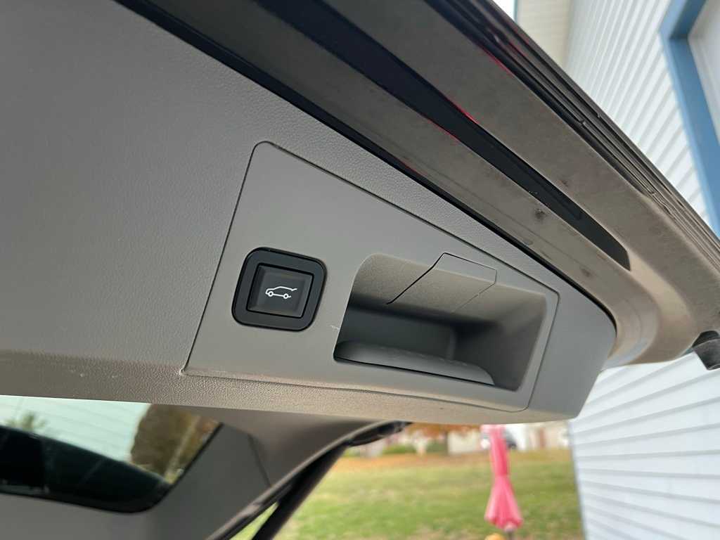 Thumbnail: 2017 Cadillac XT5 - 32