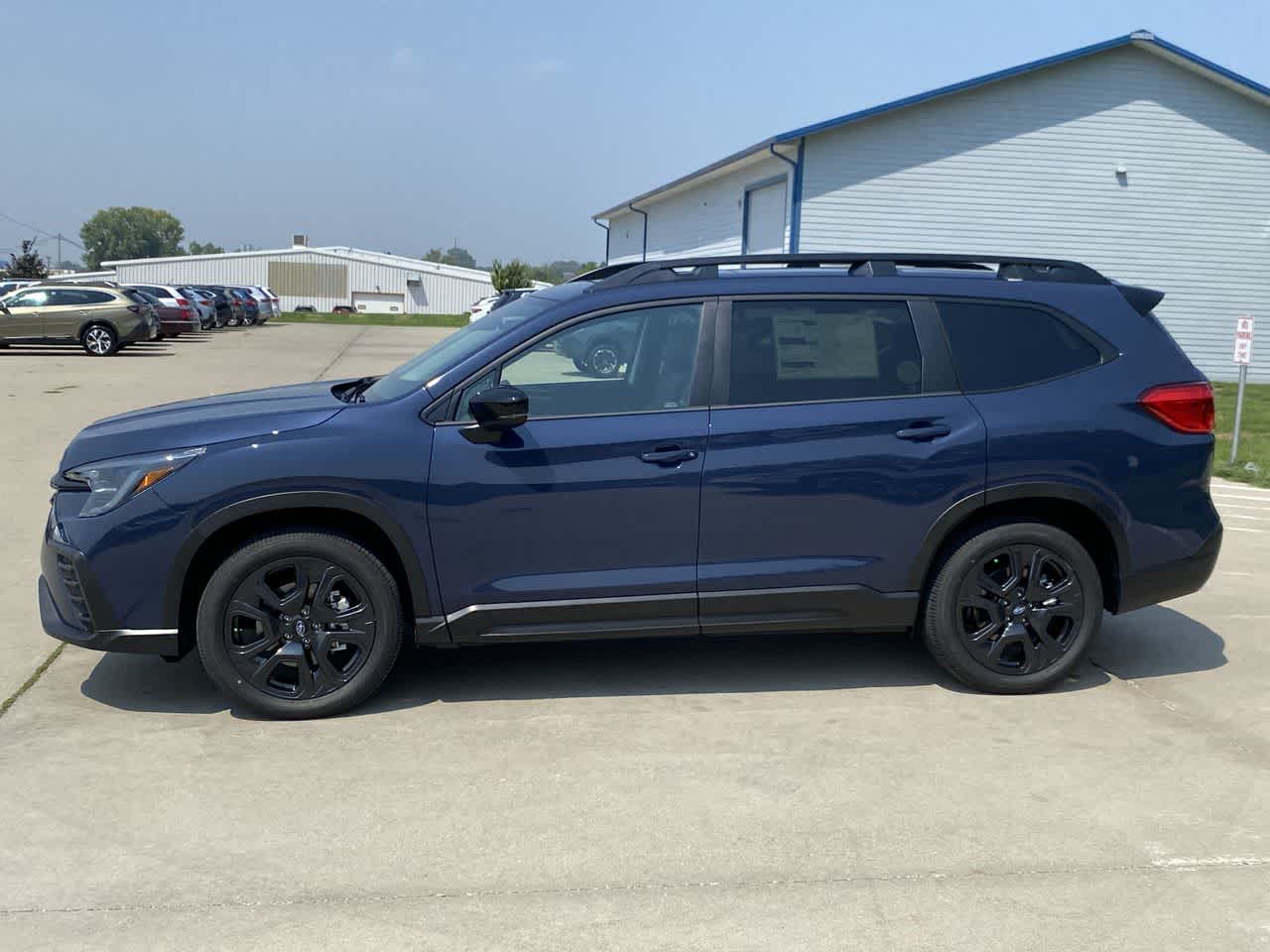 2025 Subaru Ascent Onyx Edition Touring photo 2