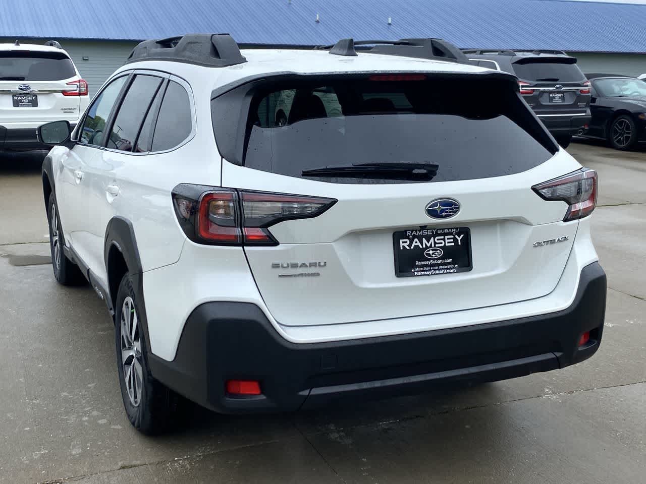 2025 Subaru Outback Premium photo 4