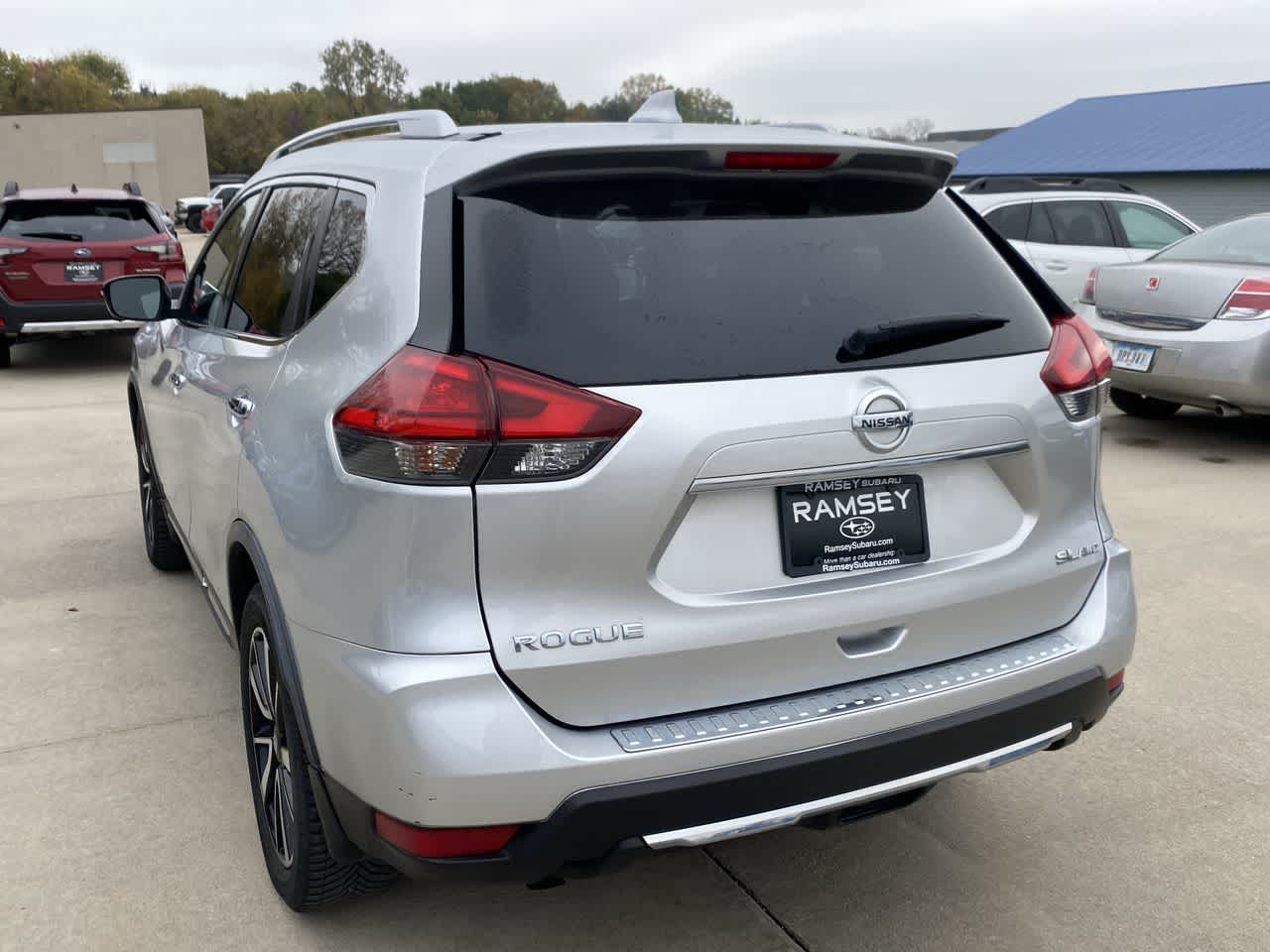 2017 Nissan Rogue SL photo 4