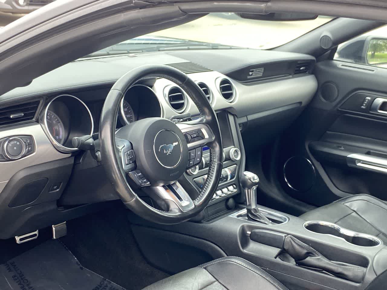 2020 Ford Mustang EcoBoost Premium photo 2