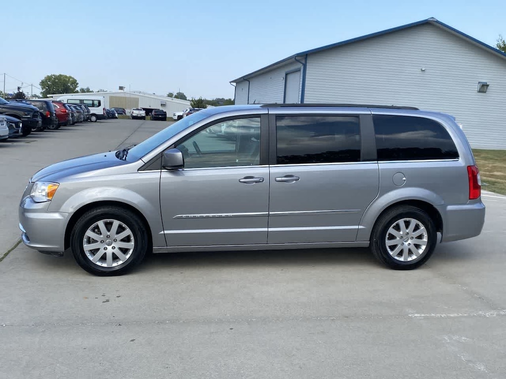 Used 2016 Chrysler Town & Country Touring Van LWB Passenger Van