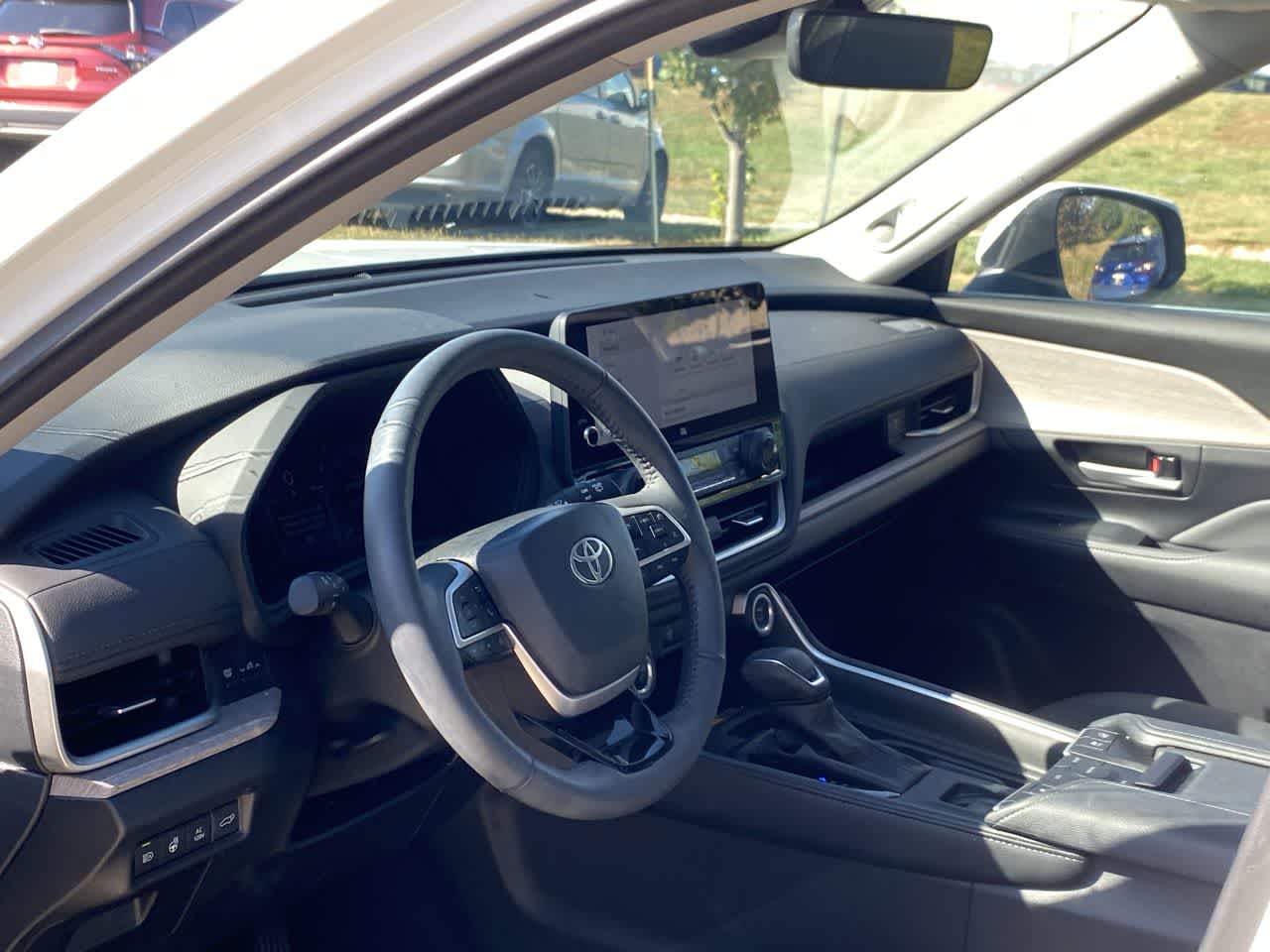 2024 Toyota Highlander Hybrid Limited photo 2