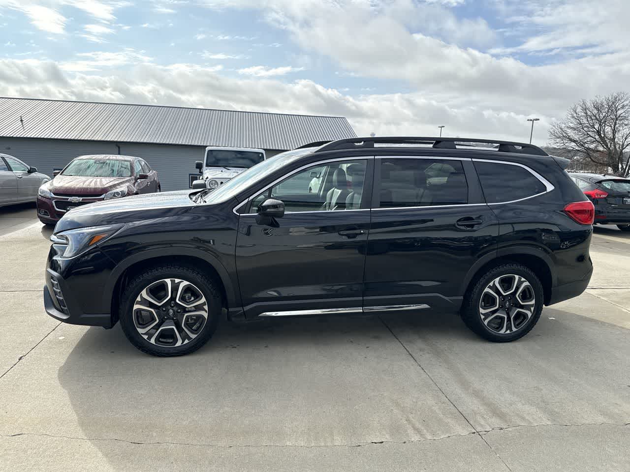 2023 Subaru Ascent Limited photo 2