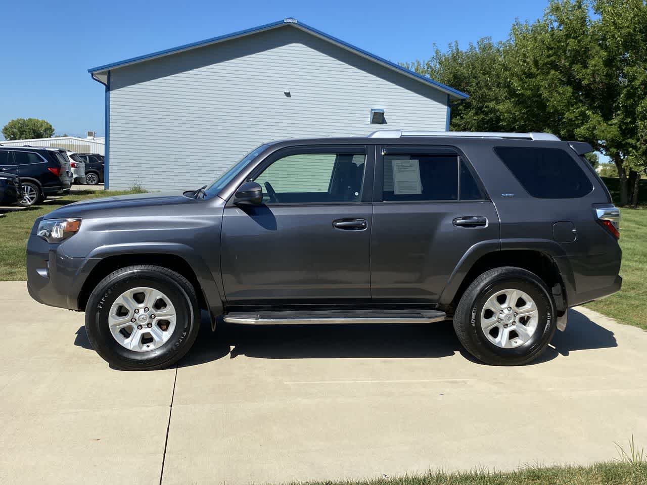 2016 Toyota 4Runner SR5 photo 2