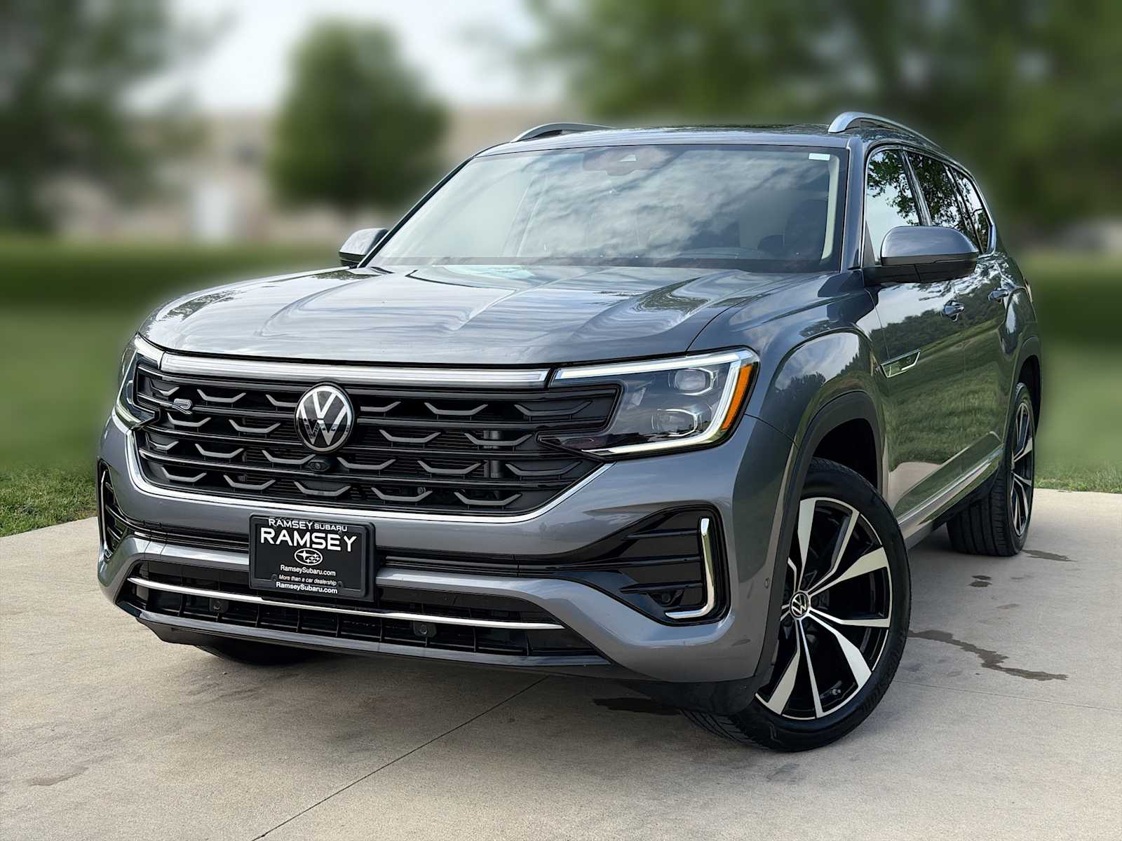 2024 Volkswagen Atlas 2.0T SEL Premium R-Line 4MOTION's photo