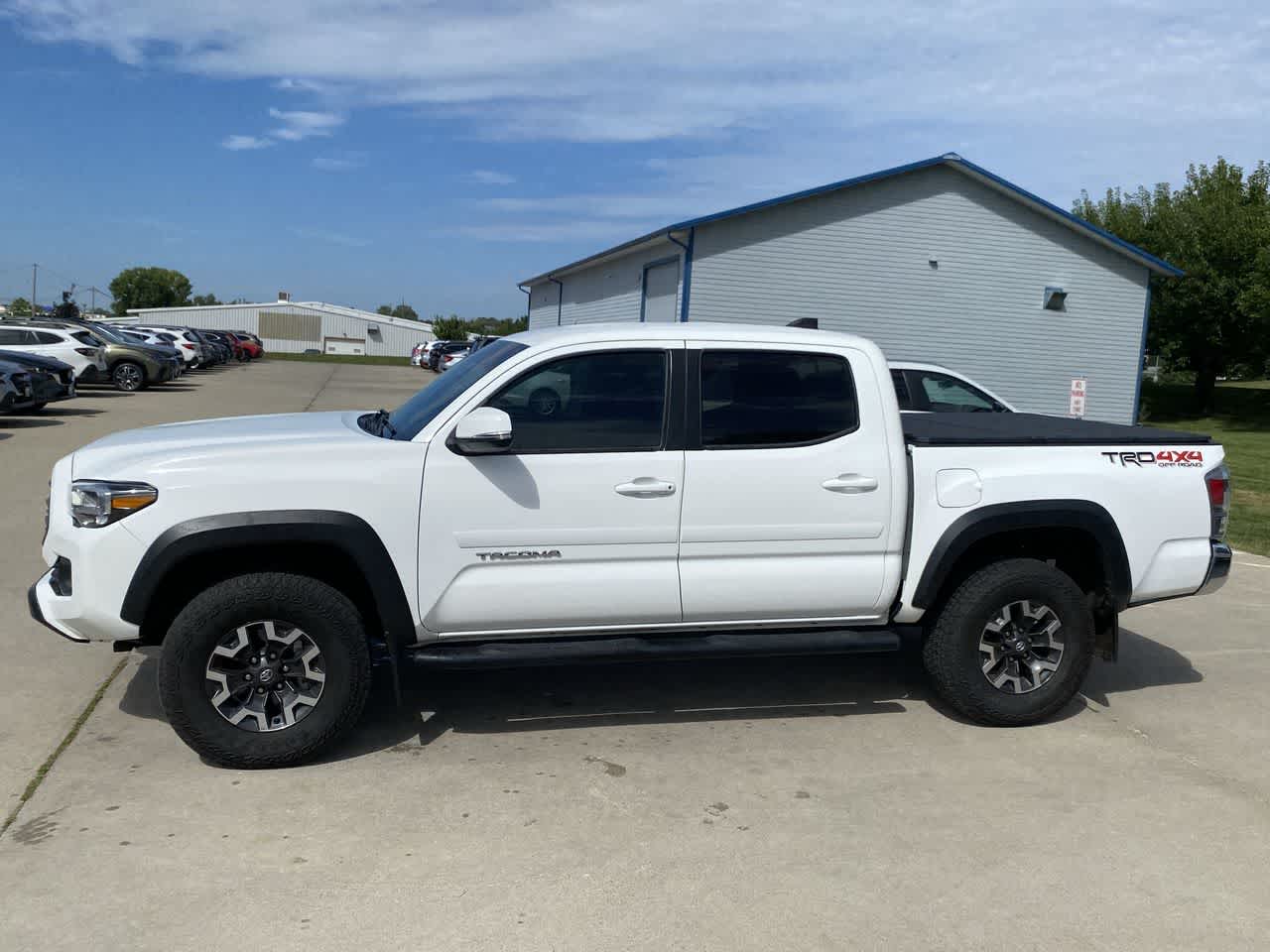 2023 Toyota Tacoma TRD V6 photo 2