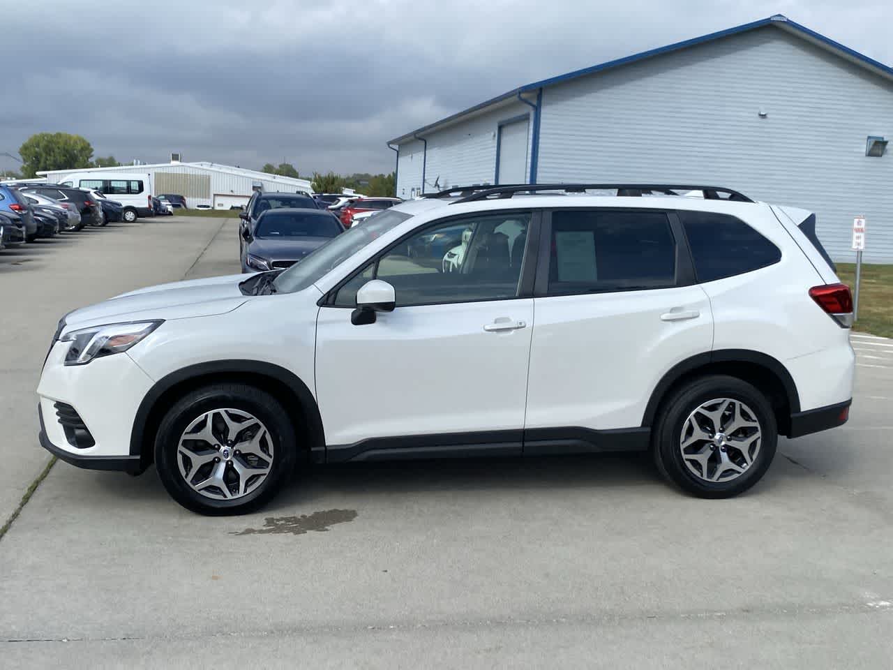 2023 Subaru Forester Premium photo 3