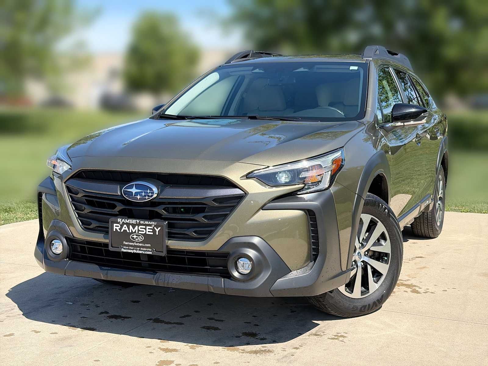 2024 Subaru Outback Premium's photo