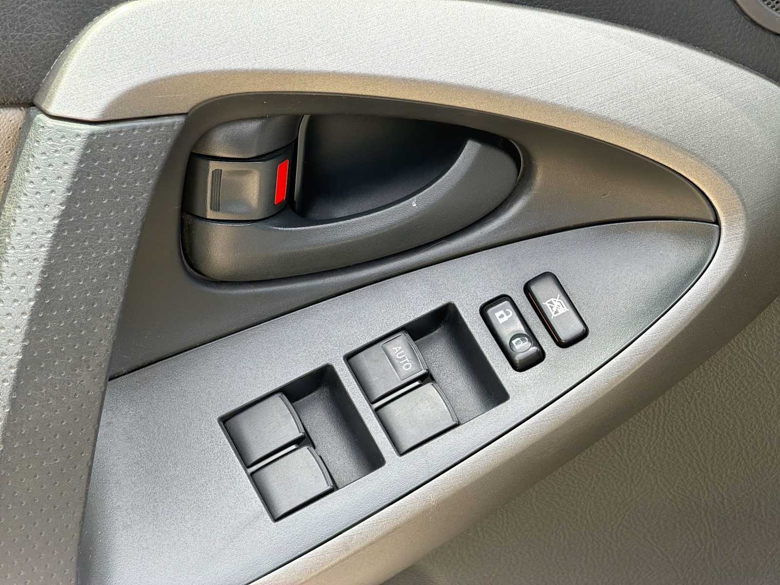 Thumbnail: 2010 Toyota RAV4 - 14