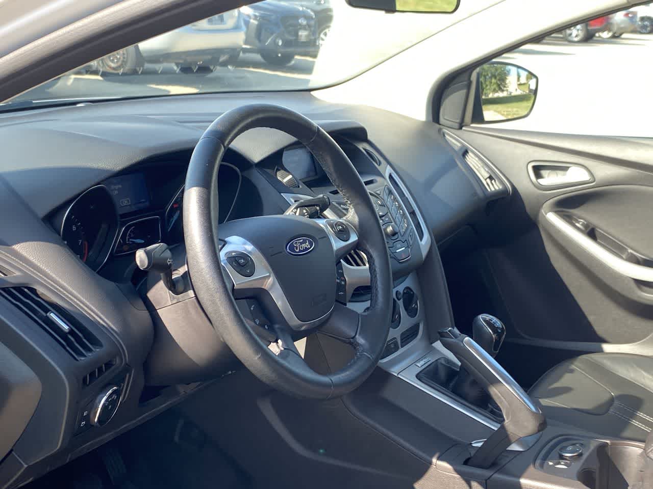 2013 Ford Focus SE photo 2