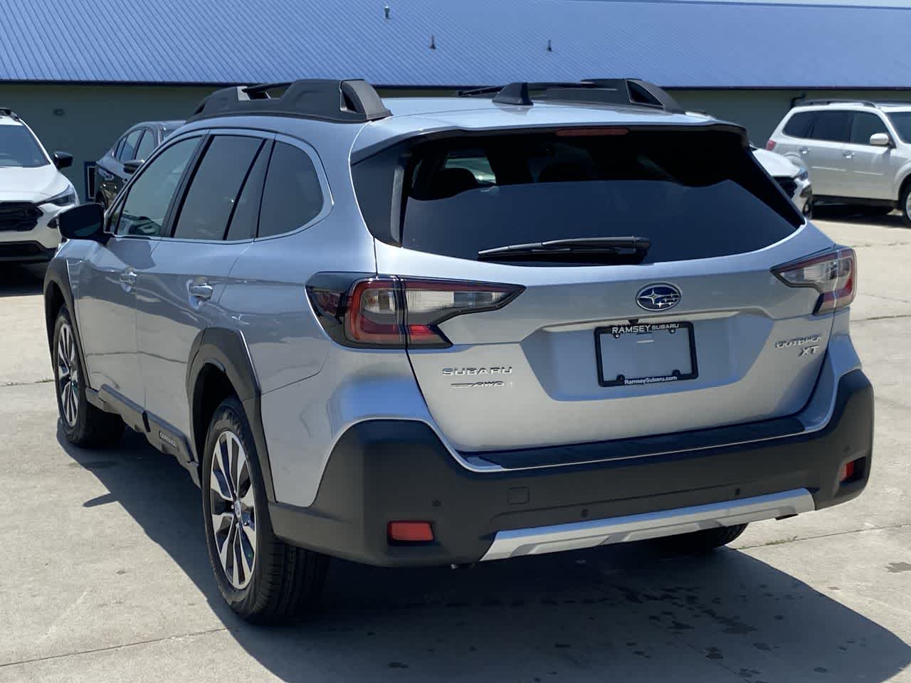 2025 Subaru Outback Limited XT photo 4