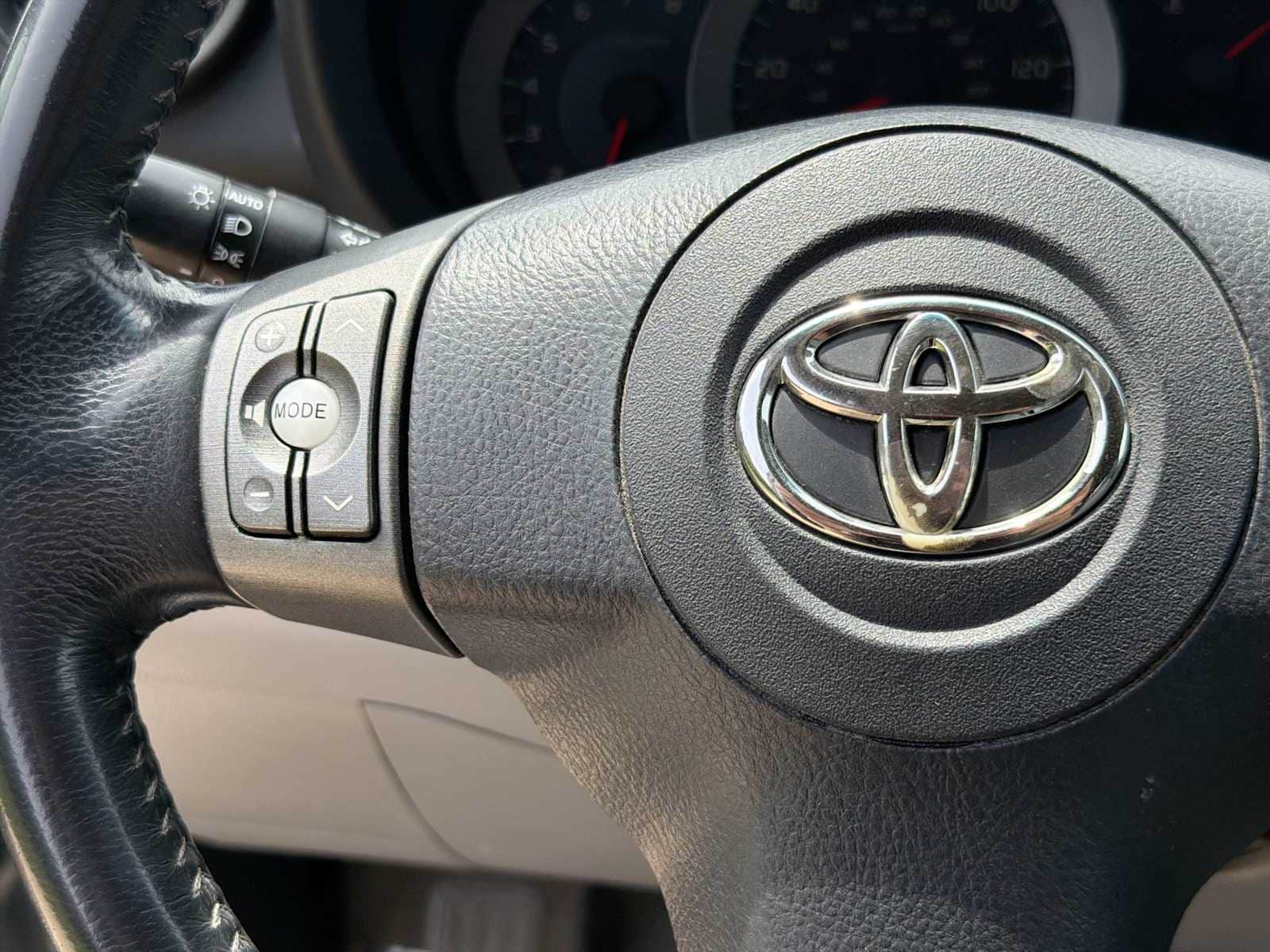 Thumbnail: 2010 Toyota RAV4 - 21