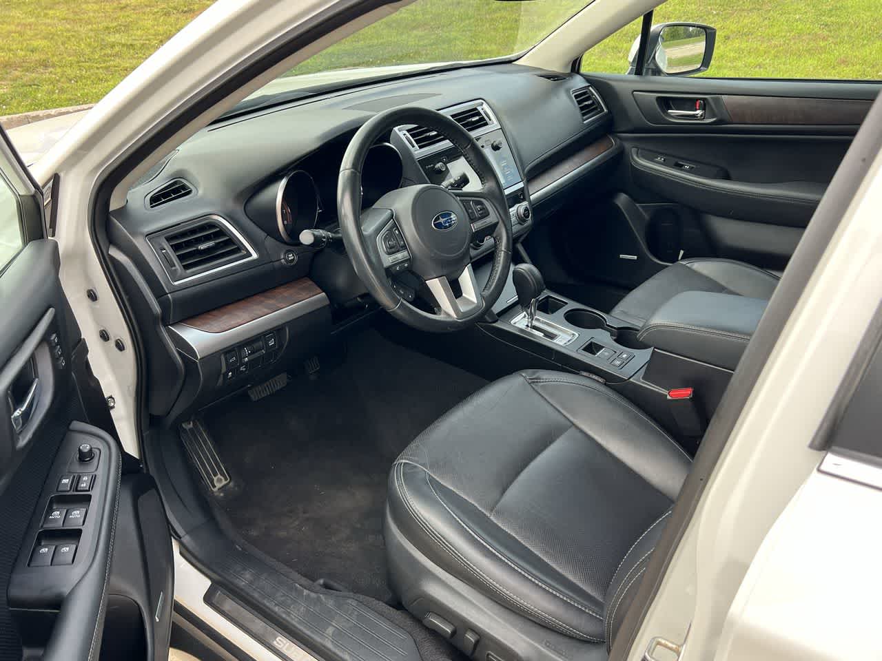 2018 Subaru Outback 2.5i Limited photo 2