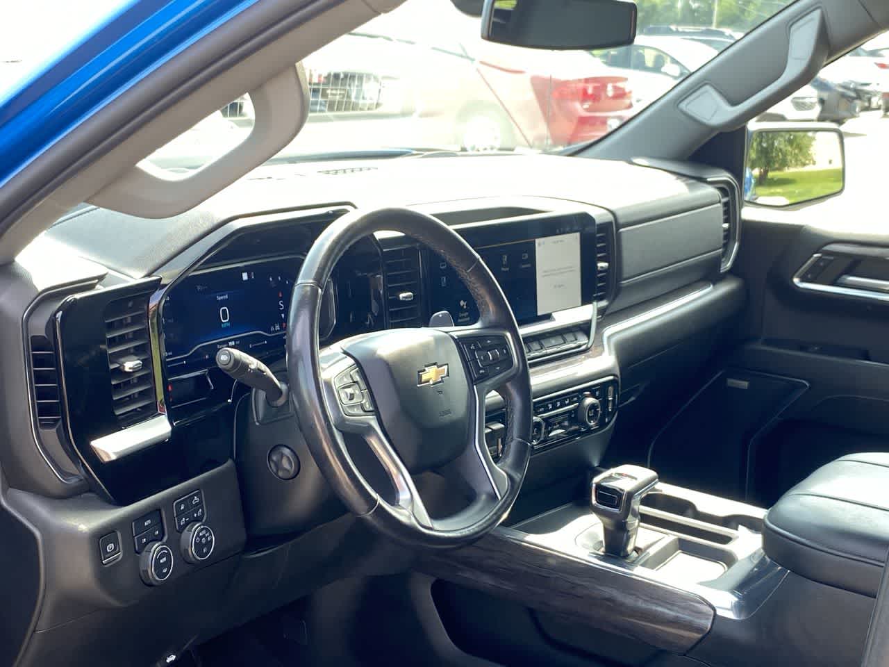2023 Chevrolet Silverado 1500 LTZ photo 2