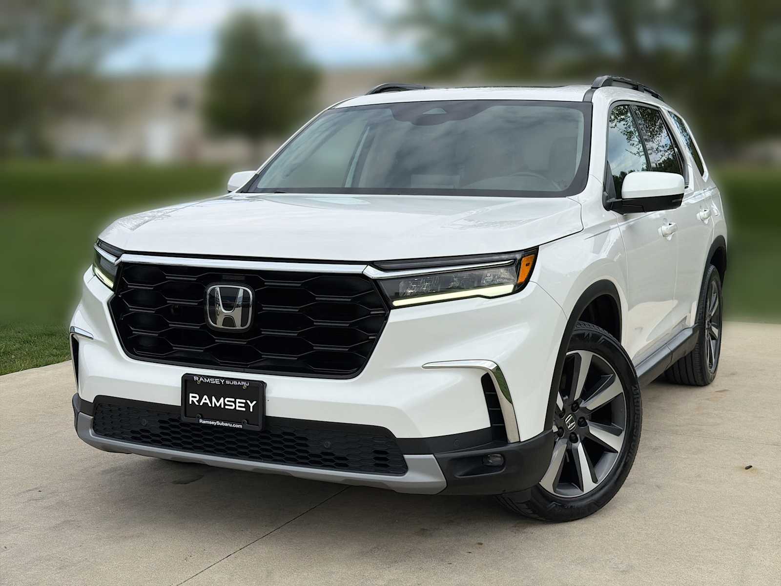 2023 Honda Pilot Touring AWD's photo