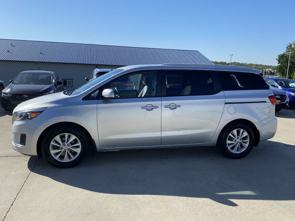 Used 2015 Kia Sedona LX FWD Van