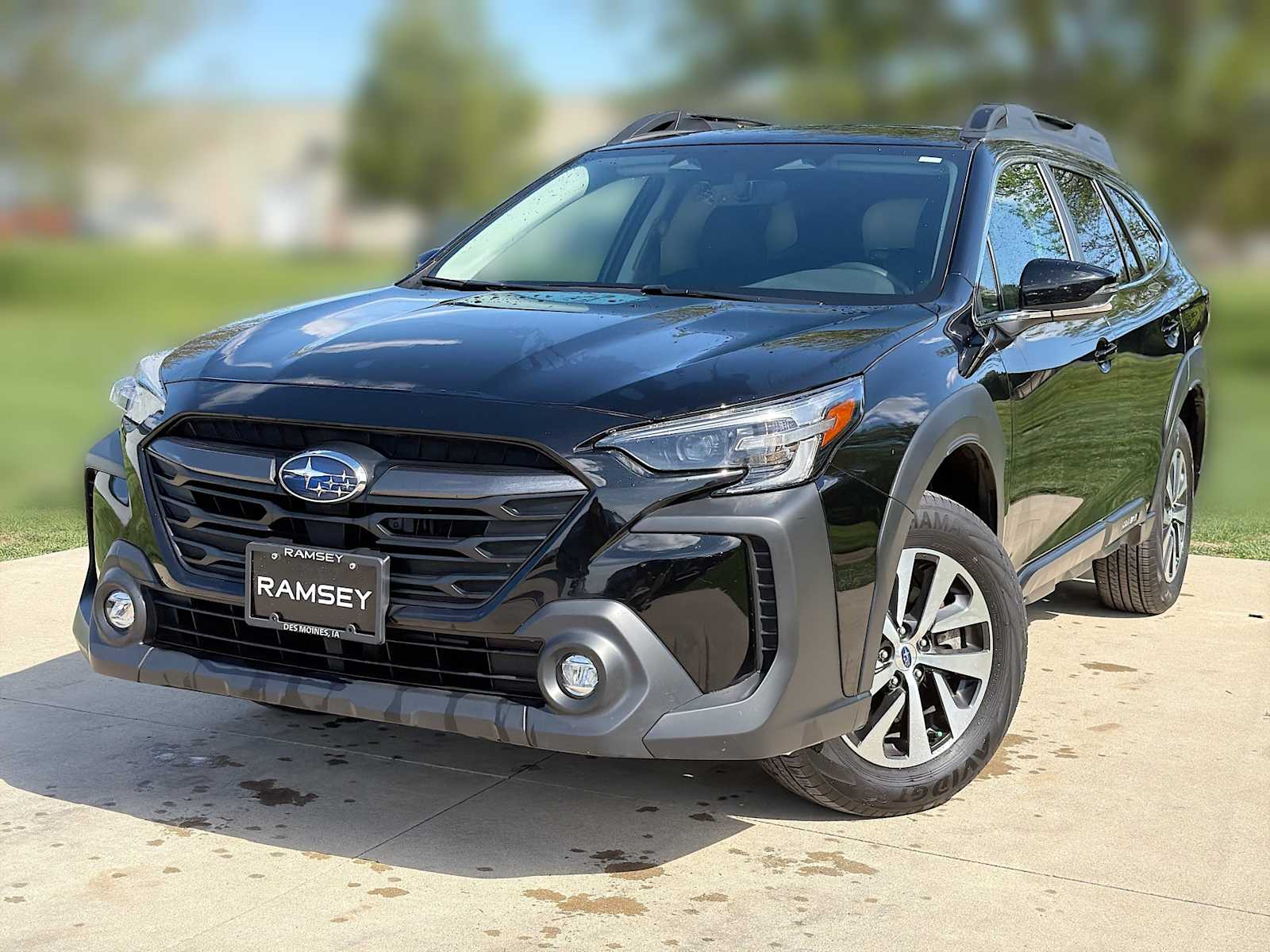 2025 Subaru Outback Premium's photo