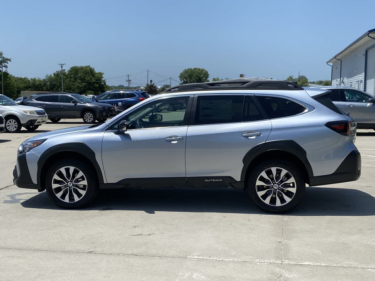 2025 Subaru Outback Limited XT photo 3