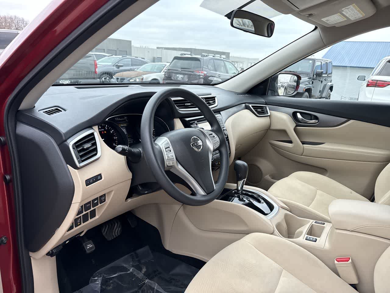 Used 2016 Nissan Rogue SV with VIN KNMAT2MT5GP717488 for sale in Urbandale, IA