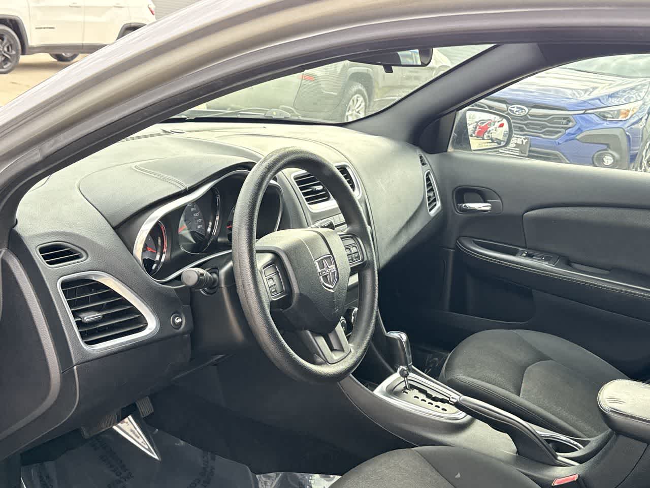 2014 Dodge Avenger SE photo 2