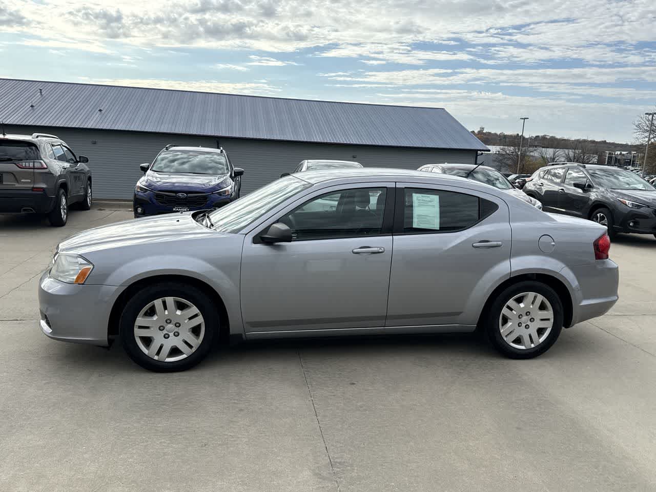 2014 Dodge Avenger SE photo 3
