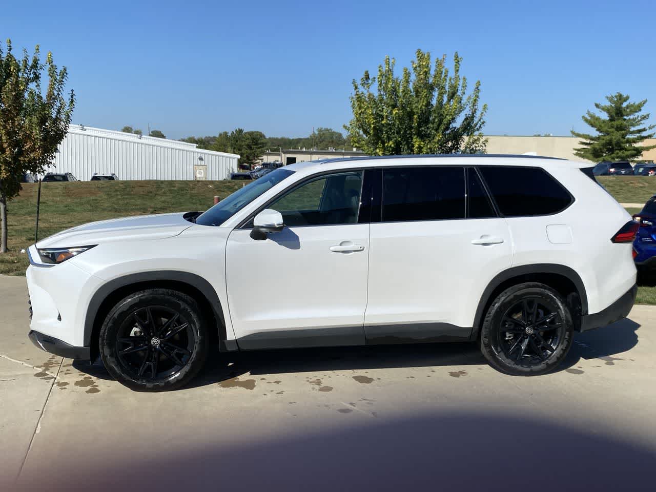 2024 Toyota Highlander Hybrid Limited photo 3
