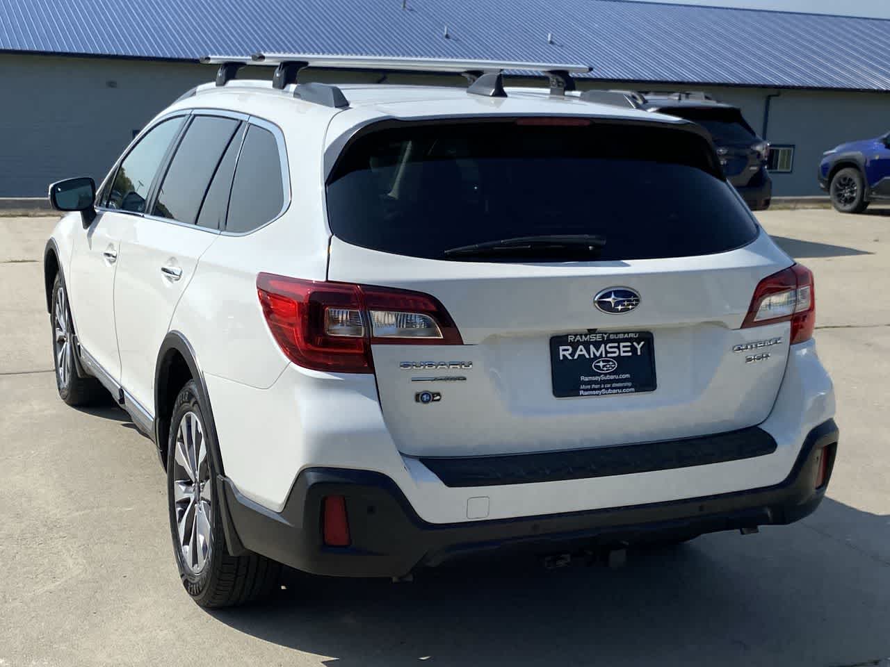 2018 Subaru Outback 3.6R Touring photo 4