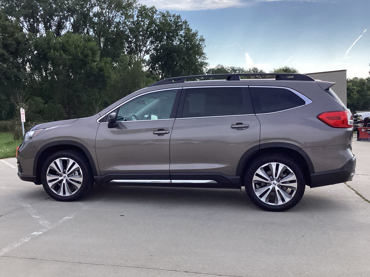 2022 Subaru Ascent Limited photo 3