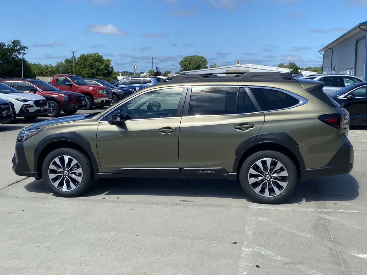 2025 Subaru Outback Premium photo 3
