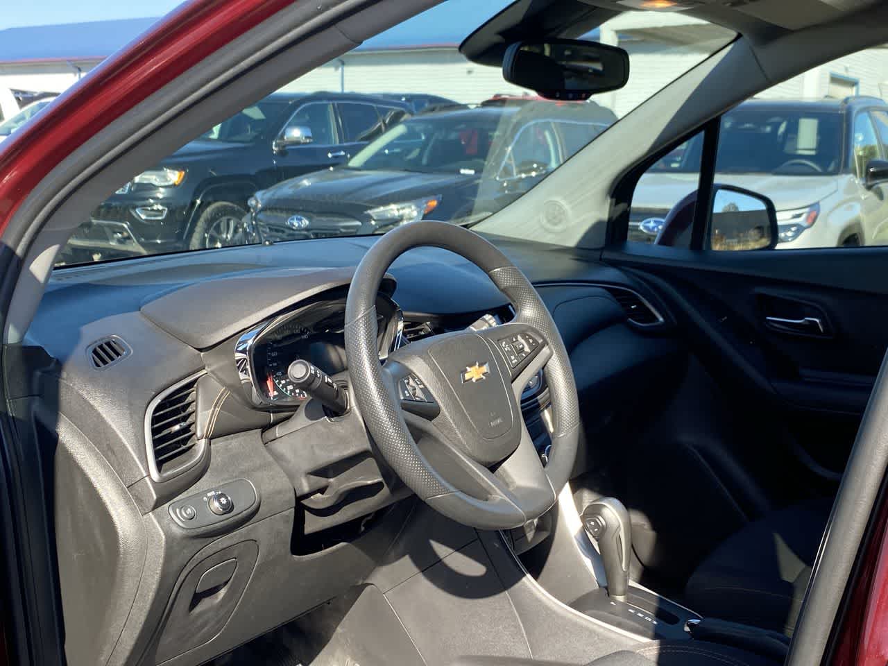 2017 Chevrolet Trax LT photo 2