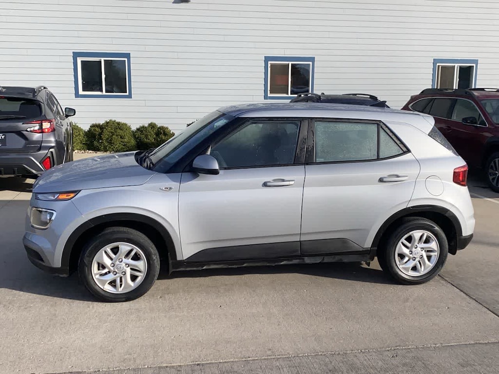 Used 2021 Hyundai Venue SE SUV