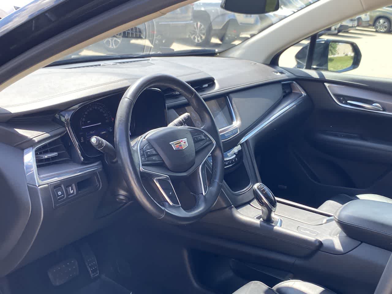 2017 Cadillac XT5 Luxury photo 2