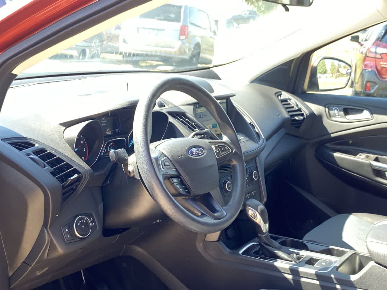 2019 Ford Escape SE photo 2
