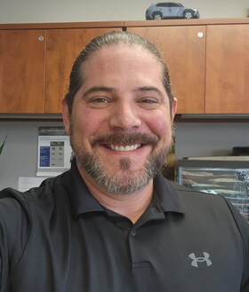 Staff member Mark Anderson from ID_39bdf7
