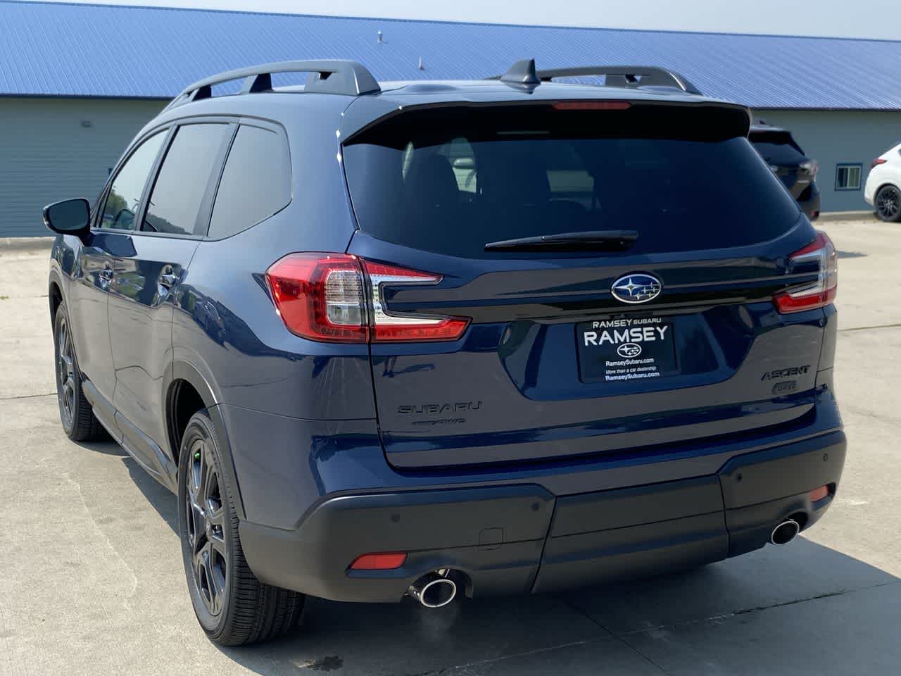 2025 Subaru Ascent Onyx Edition Touring photo 3