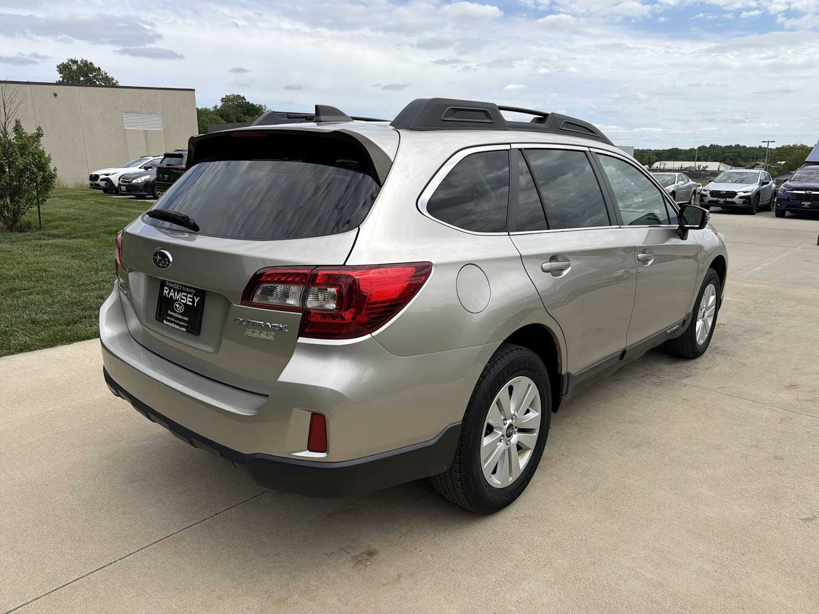2017 Subaru Outback 2.5i Premium's photo