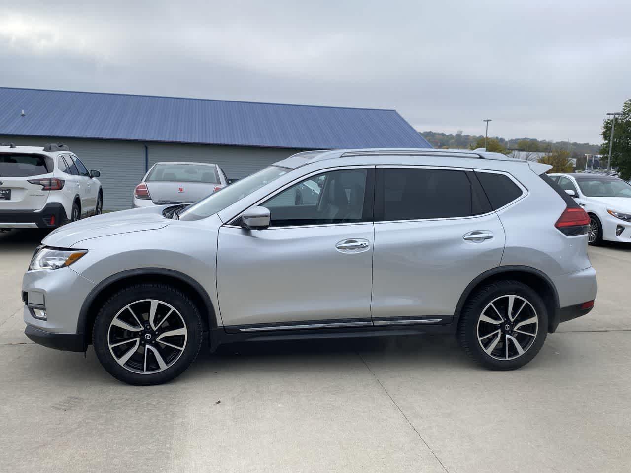 2017 Nissan Rogue SL photo 3