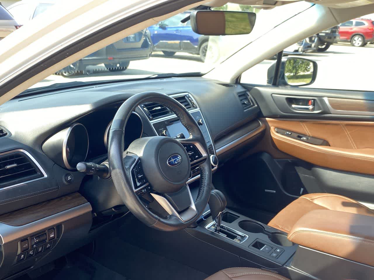 2018 Subaru Outback 3.6R Touring photo 2