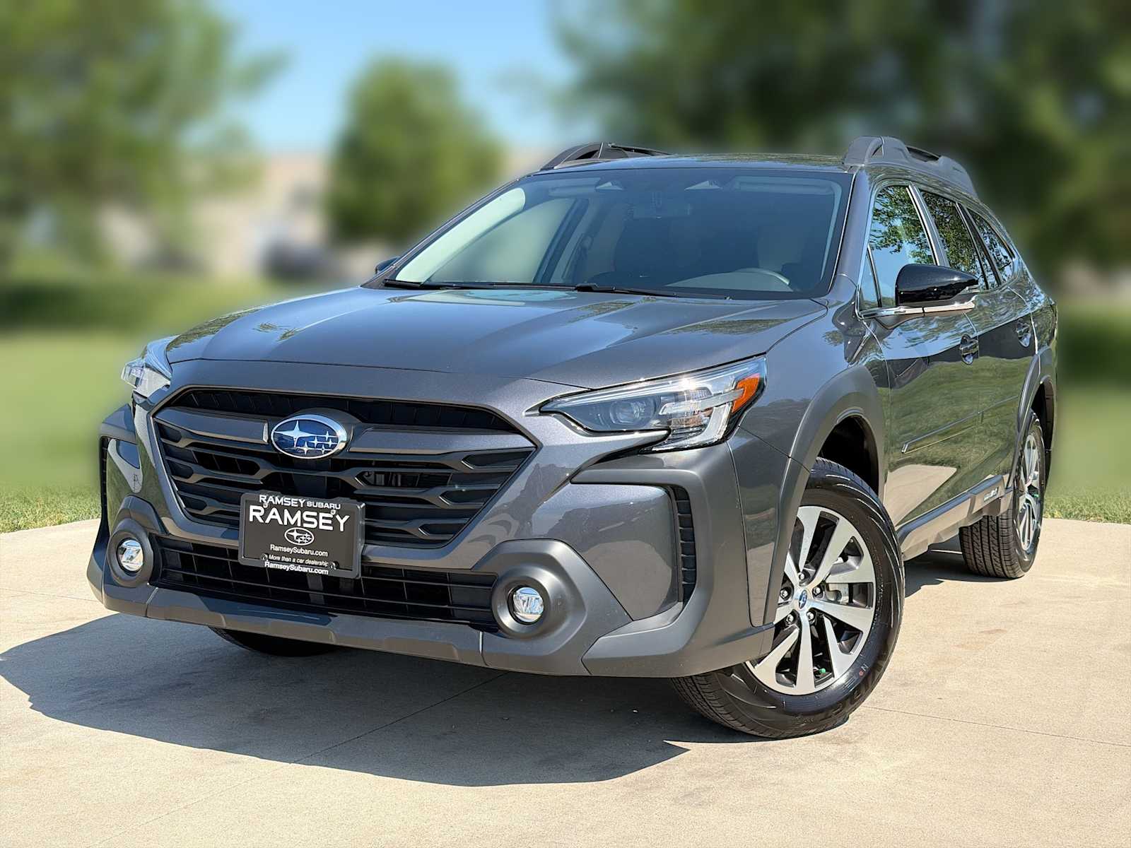2025 Subaru Outback Premium's photo