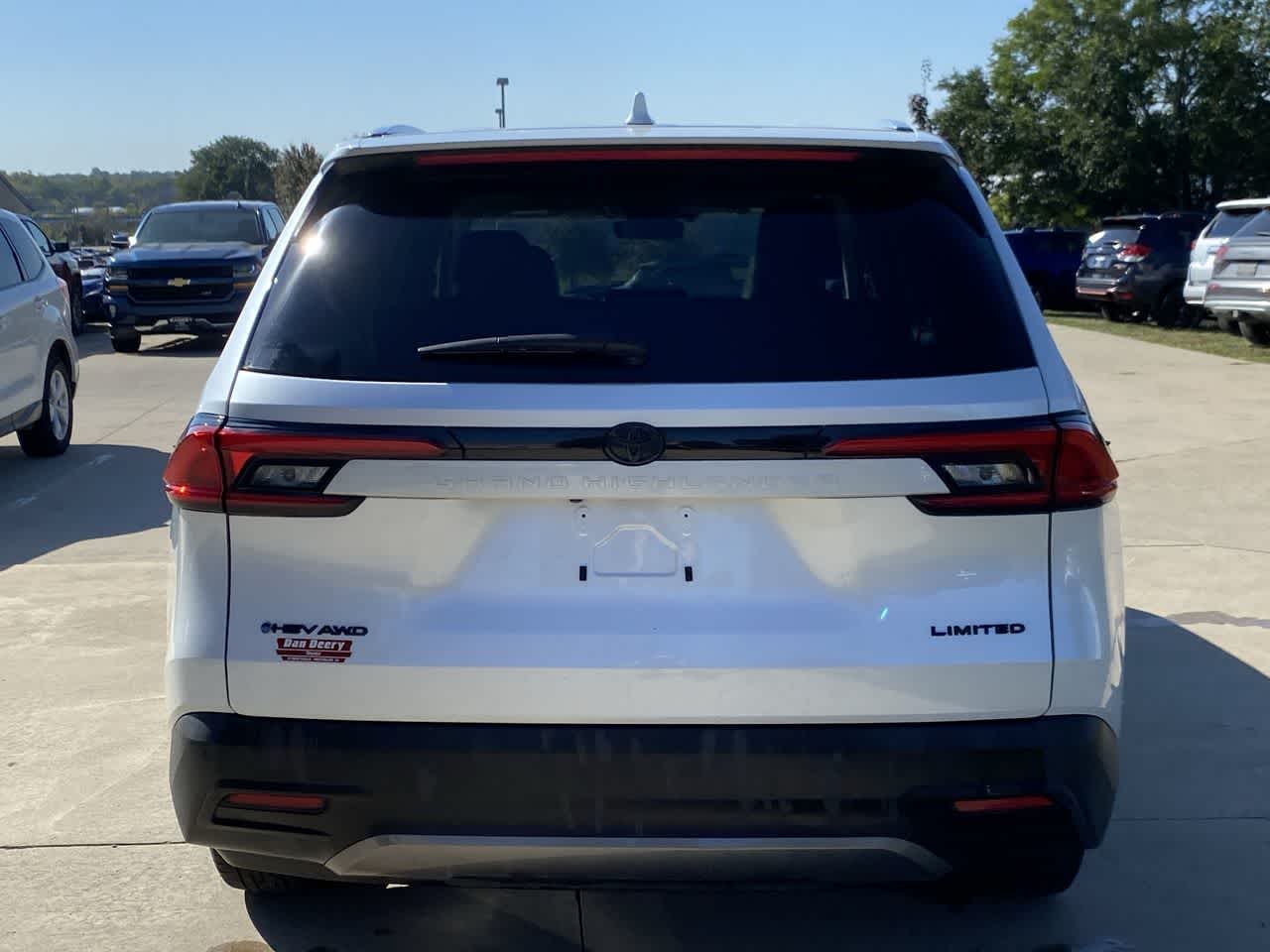 2024 Toyota Highlander Hybrid Limited photo 4