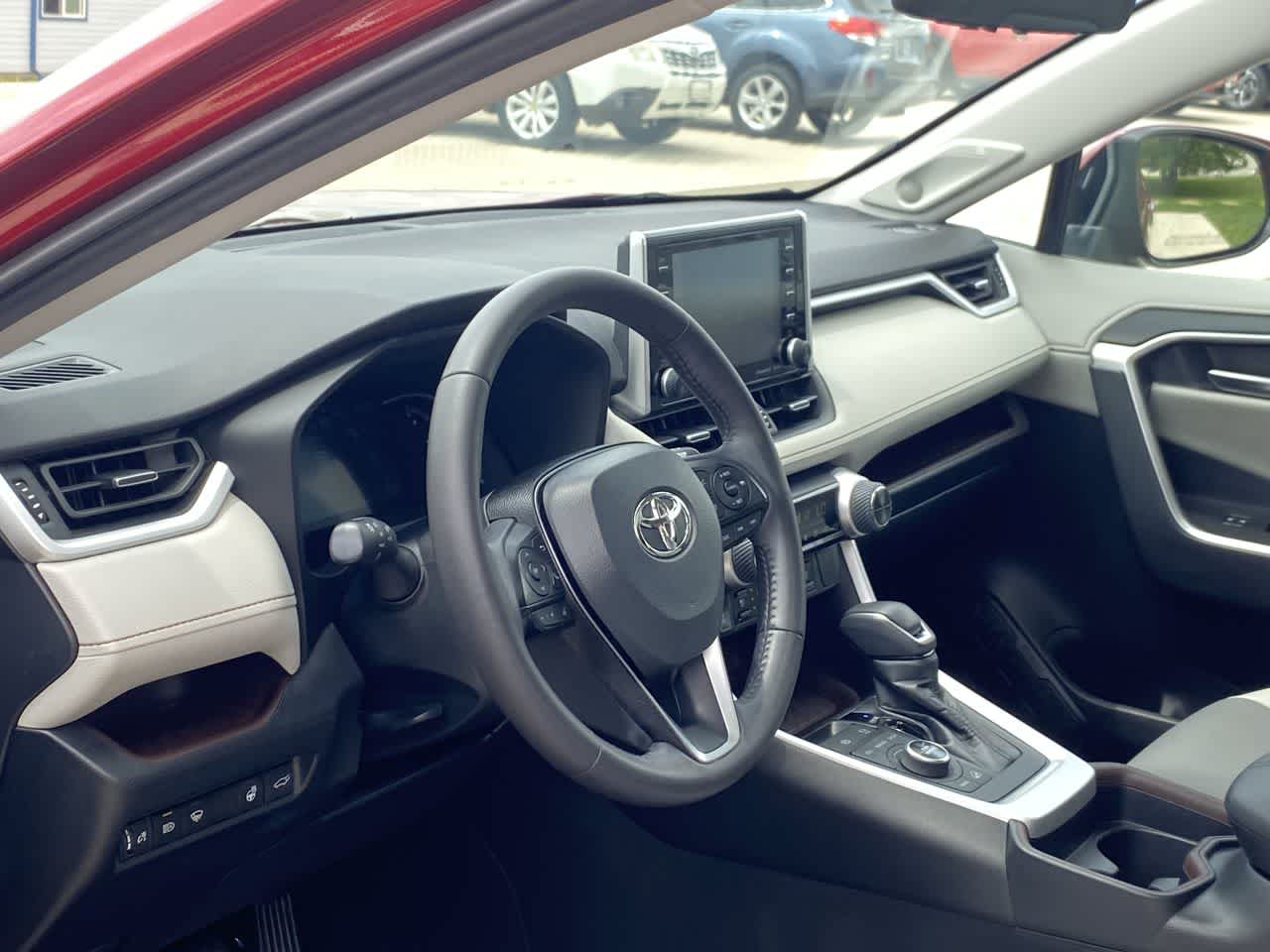 Used 2020 Toyota RAV4 Limited with VIN 2T3N1RFV3LC126008 for sale in Urbandale, IA