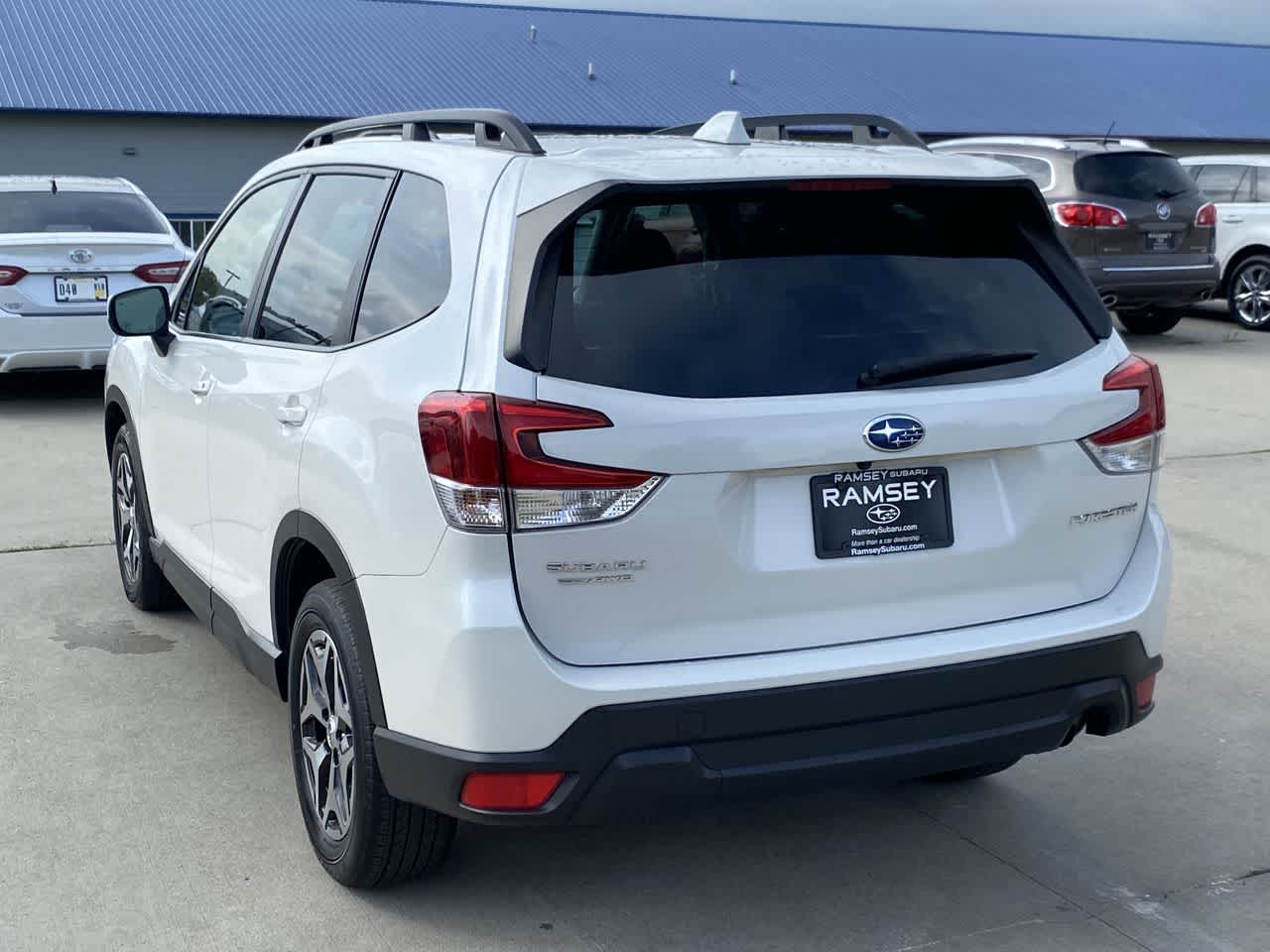 2023 Subaru Forester Premium photo 4